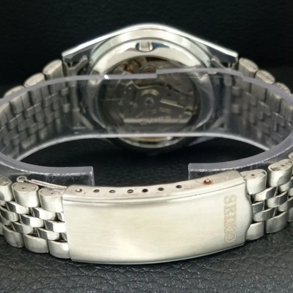 Vintage 1975 Seiko Automatic Mens Silver Watch W/daydate & Silver Accents